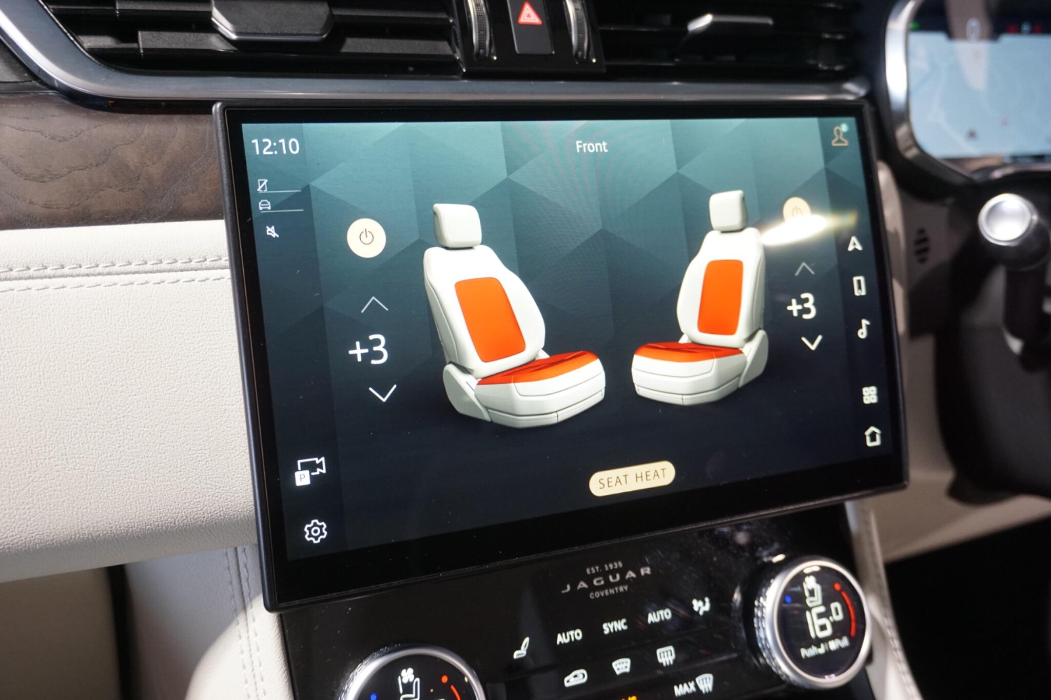 Jaguar F-PACE 3.0 D300 MHEV R-Dynamic SE SUV 5dr Diesel Auto AWD Euro 6 (s/s) (300 ps)